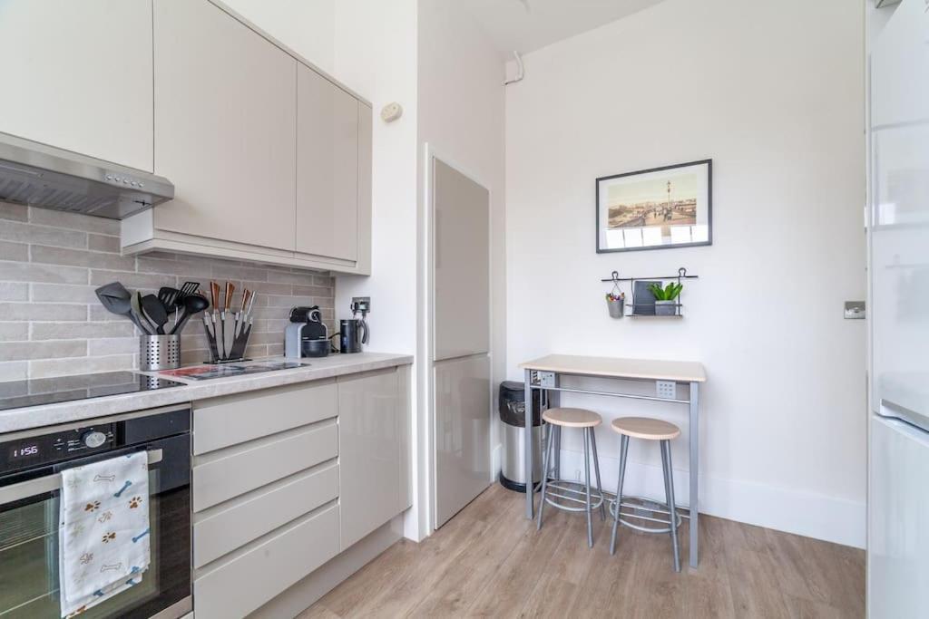 Spacious & Central 3-Bed Flat By Popular Waterloo! London Exterior photo
