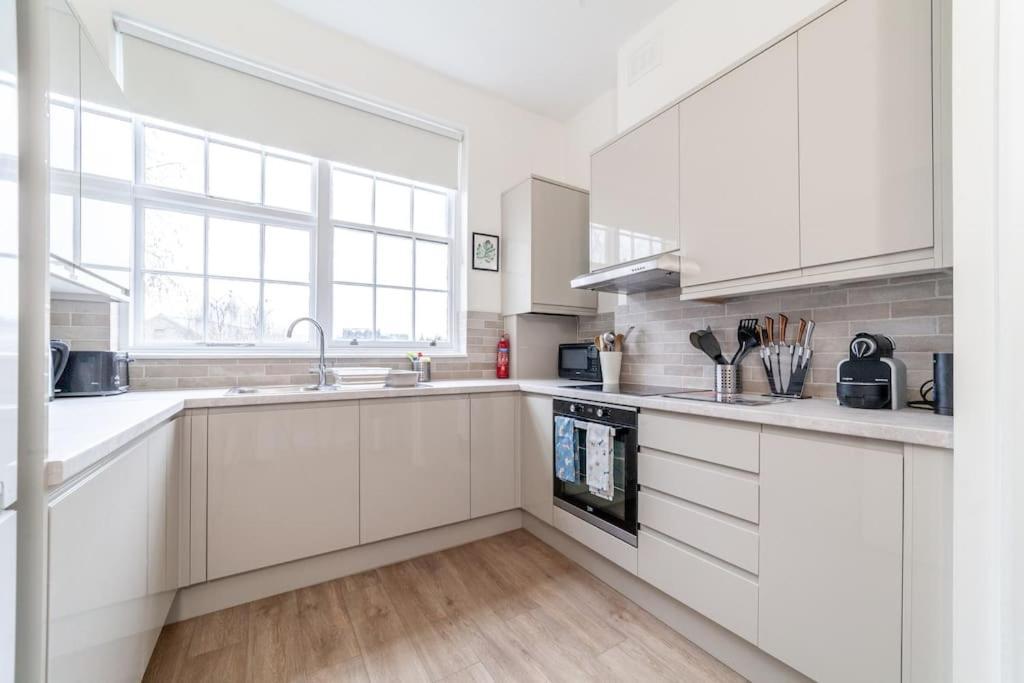 Spacious & Central 3-Bed Flat By Popular Waterloo! London Exterior photo